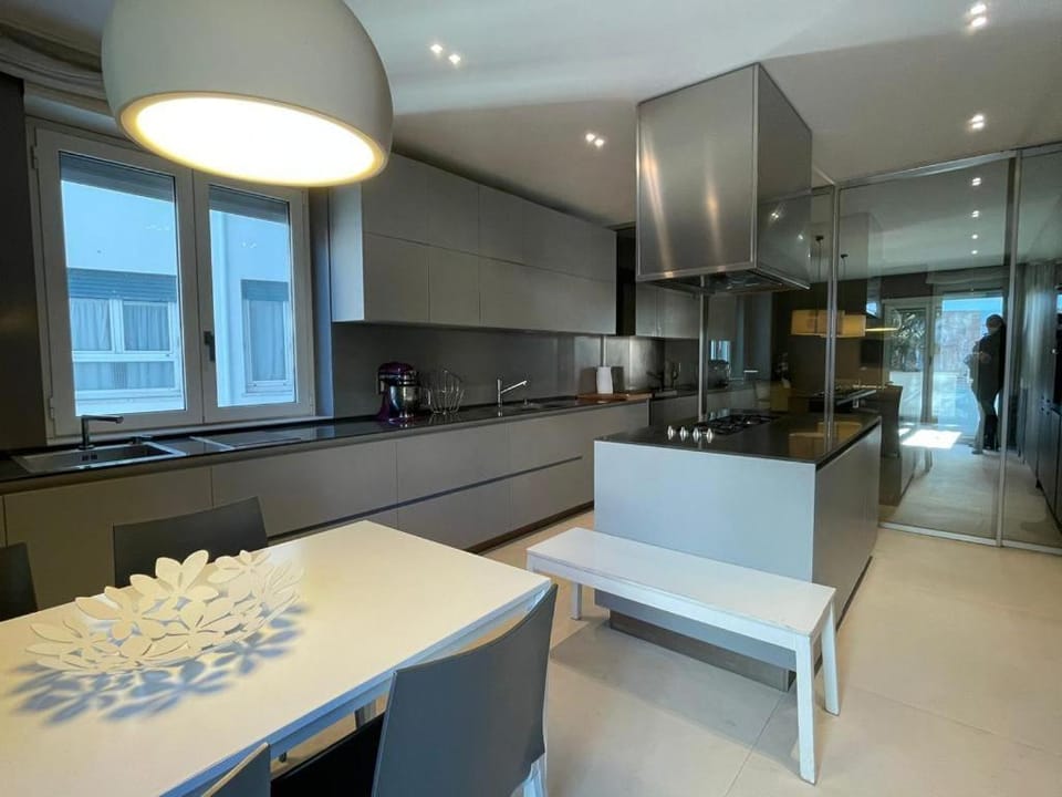 BDC - Gatteschi Exclusive 3-BDR Apartment in Rome