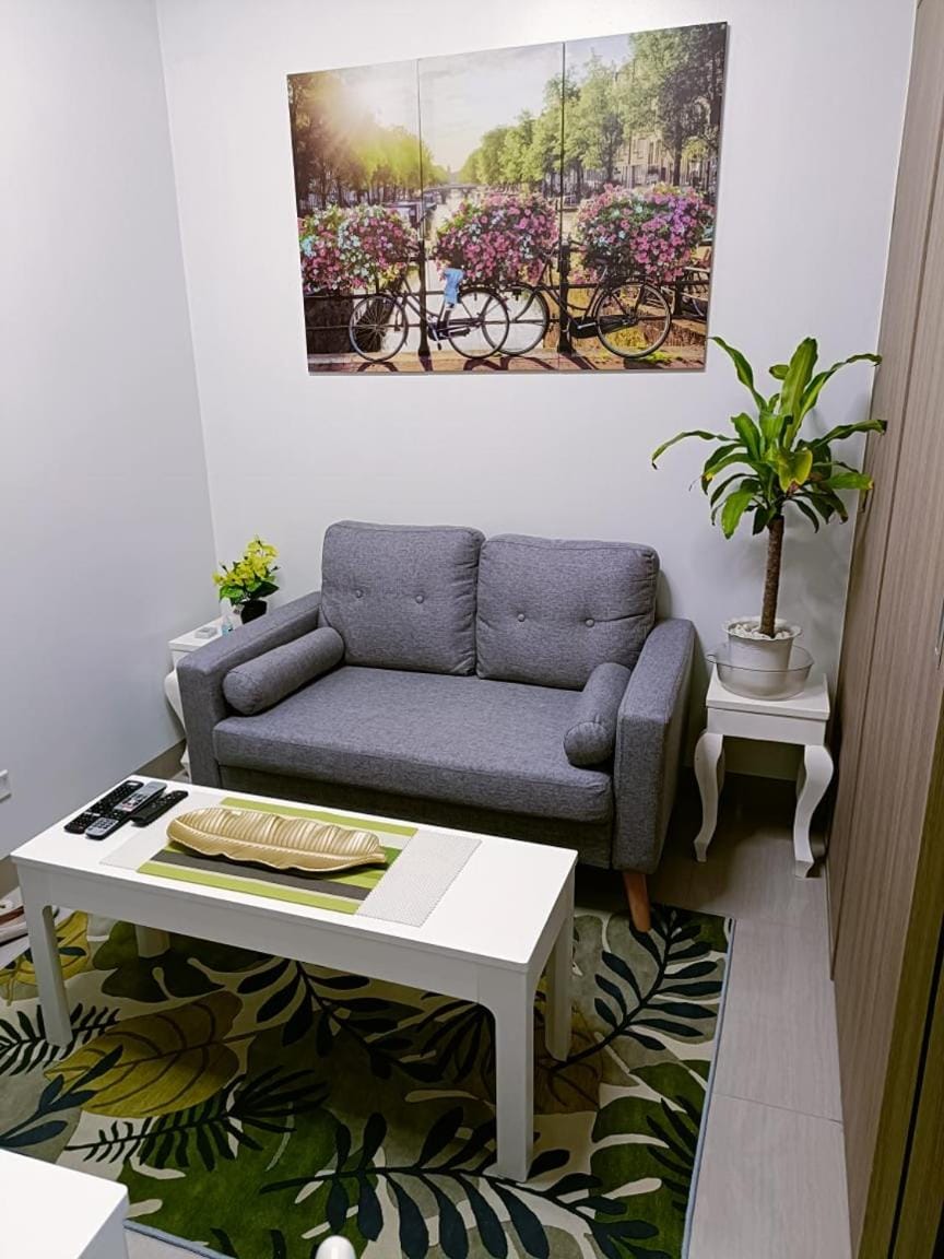 Home away from Home Apartment in Pasay