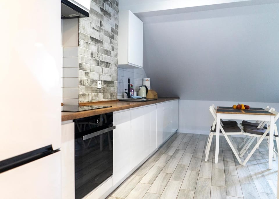 Coffee/tea facilities, Kitchen or kitchenette, Dining area