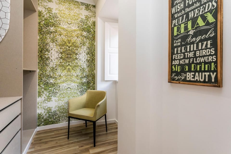 Decorative detail, Seating area, Bedroom, flat iron, internet, wardrobe