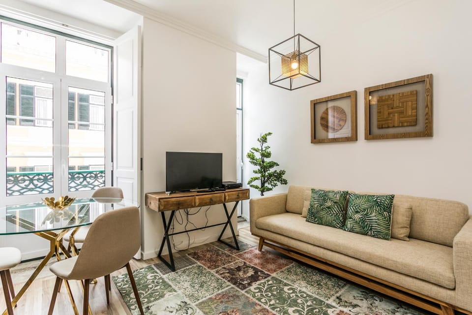 TV and multimedia, Balcony/Terrace, Living room, Decorative detail, Seating area, Dining area, internet