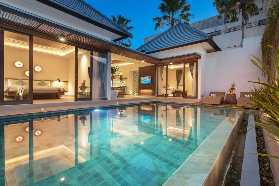 Property building, Bed, Swimming pool