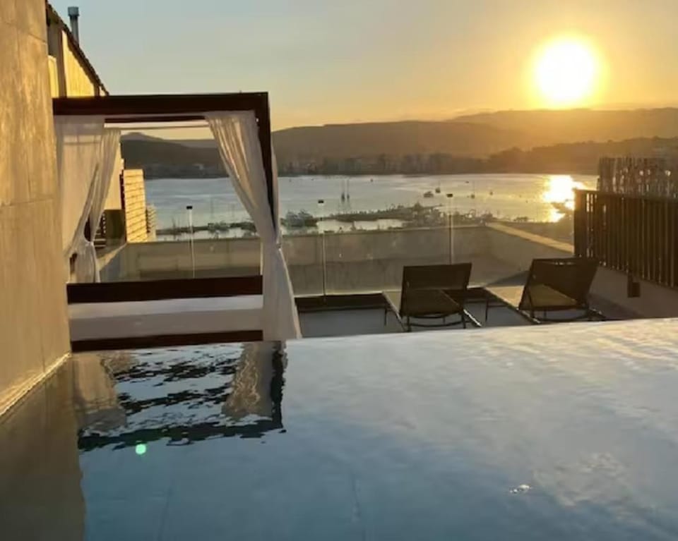 Balcony/Terrace, Sea view, Swimming pool