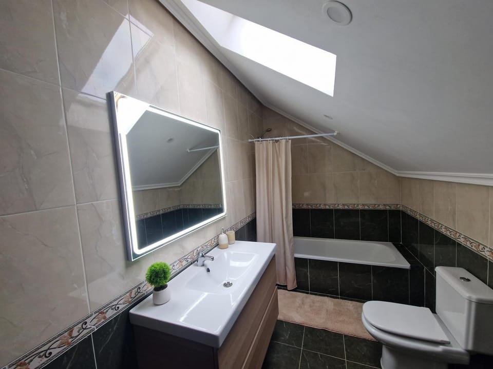 Bathroom, Bath, towels