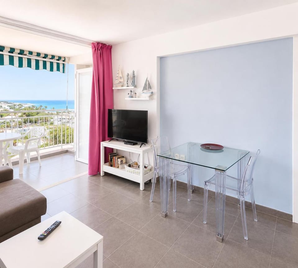 Acapulco Apartment - Pool, Beach & Ocean View, Las Américas Apartment in Costa Adeje