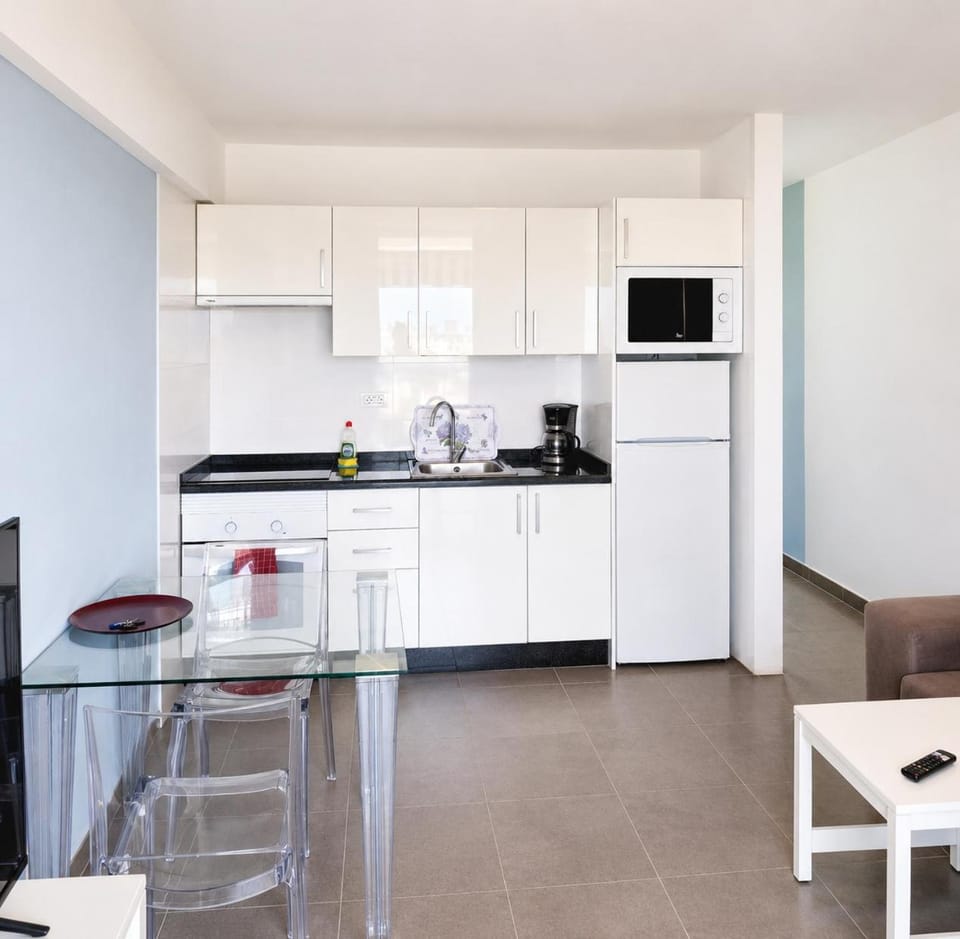 Acapulco Apartment - Pool, Beach & Ocean View, Las Américas Apartment in Costa Adeje