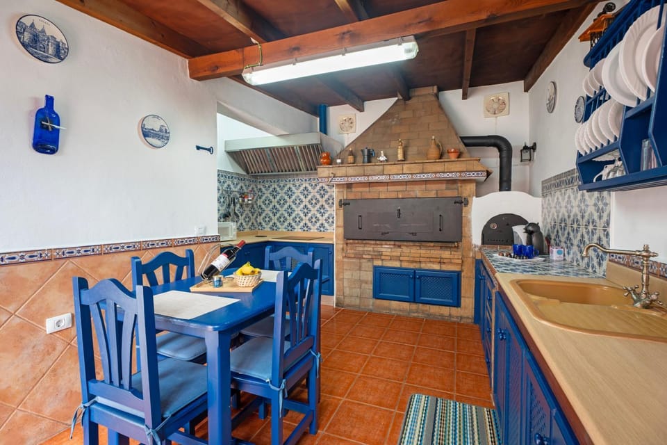 Property building, Kitchen or kitchenette, Living room