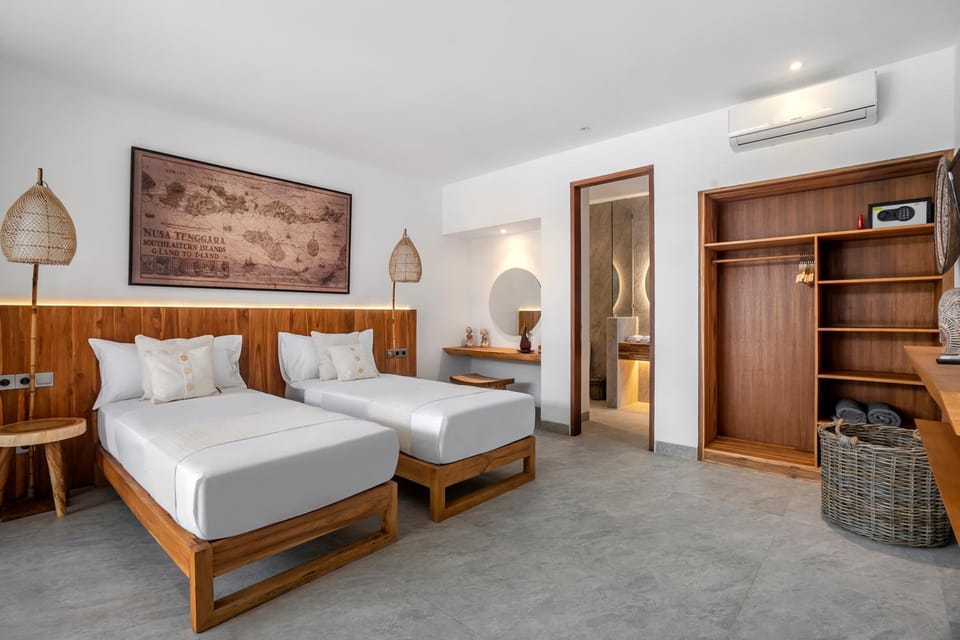 Bed, Bedroom, towels, air conditioner