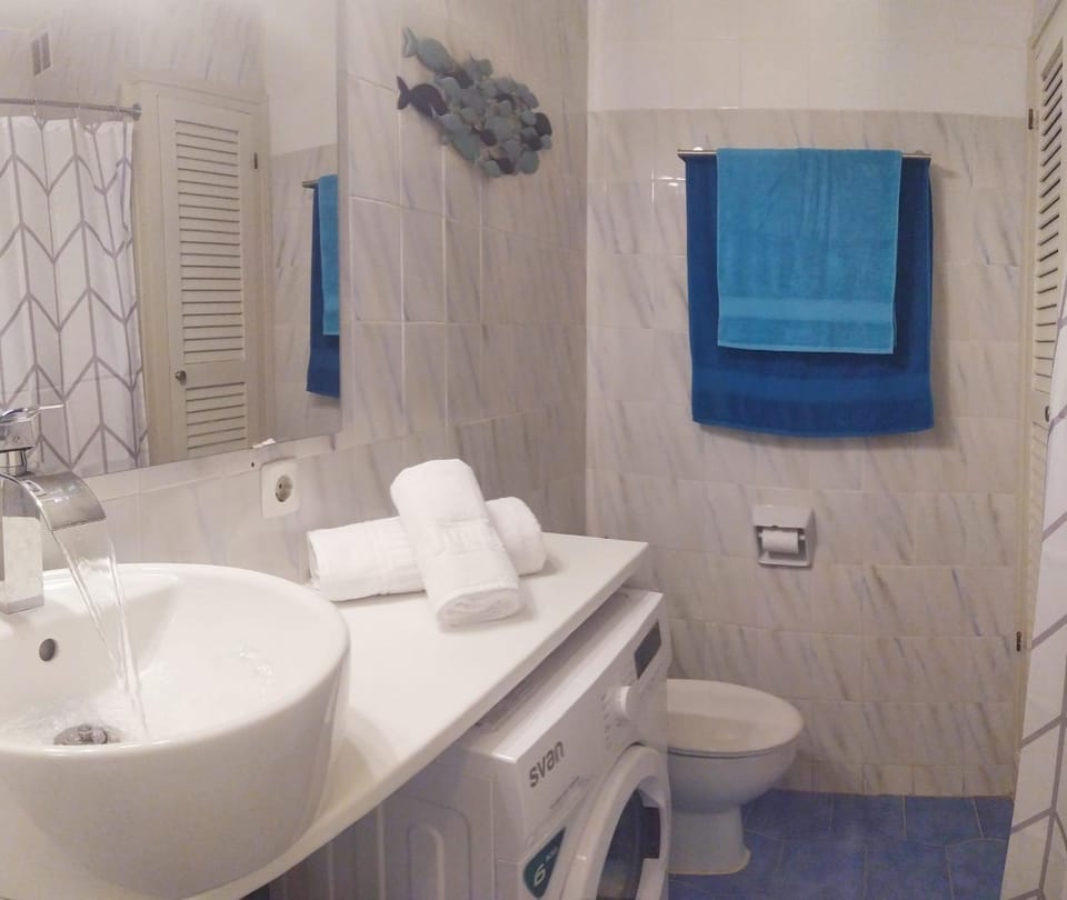 Bathroom, Bath, washing machine