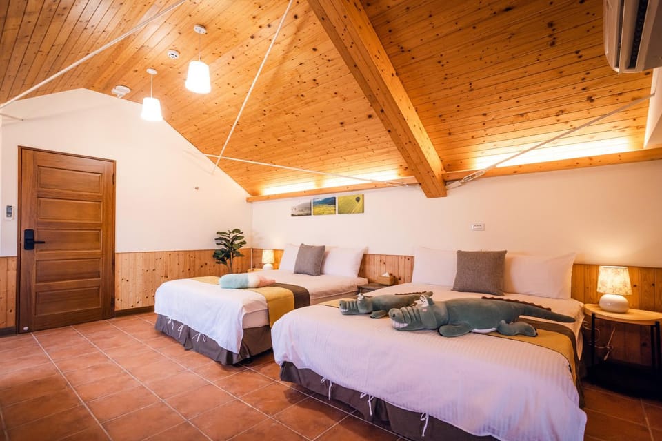 Bed, People, Photo of the whole room, Bedroom