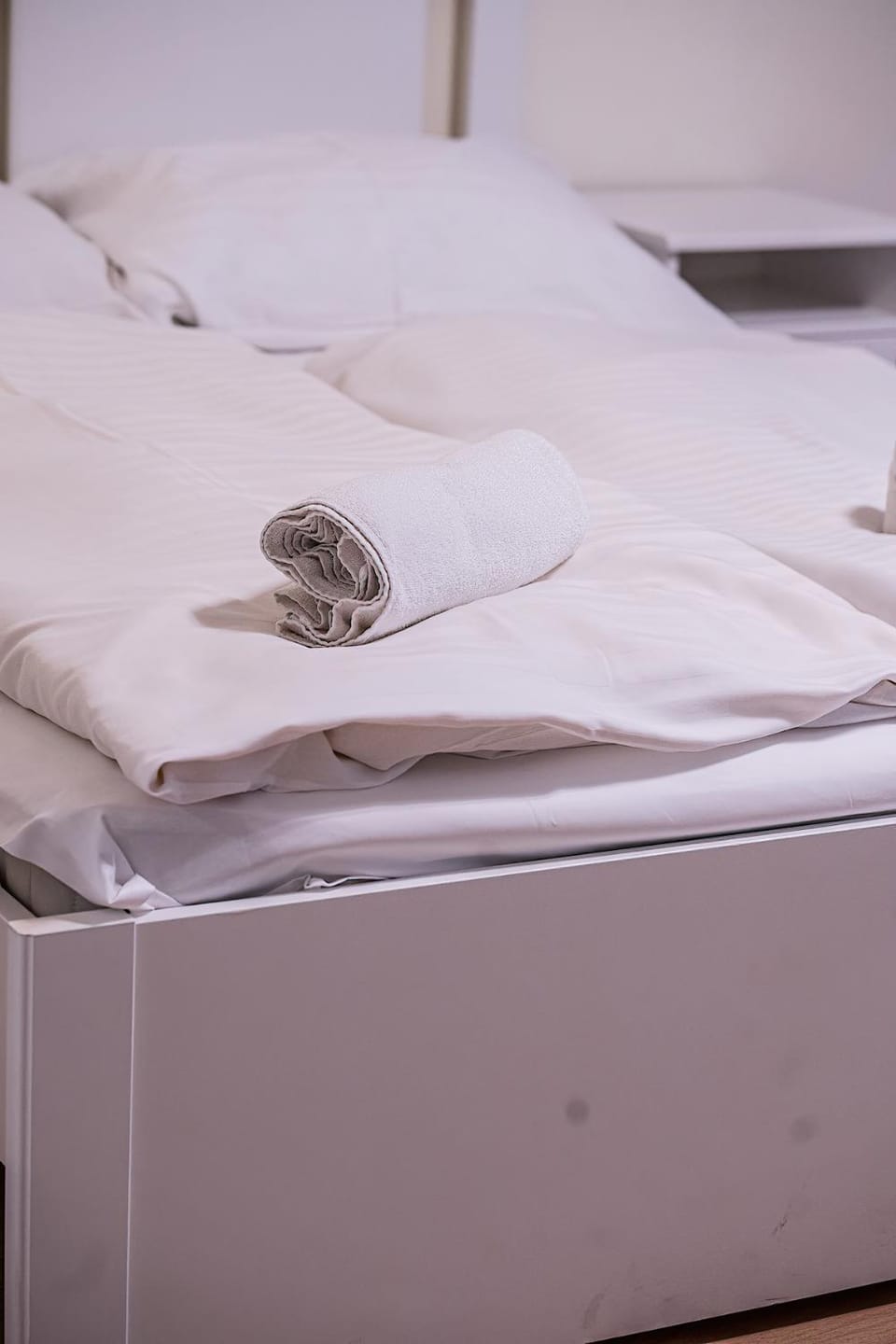 Bed, Bedroom, towels