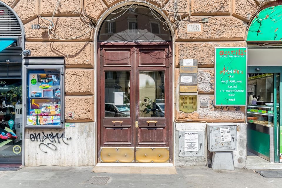 Facade/entrance