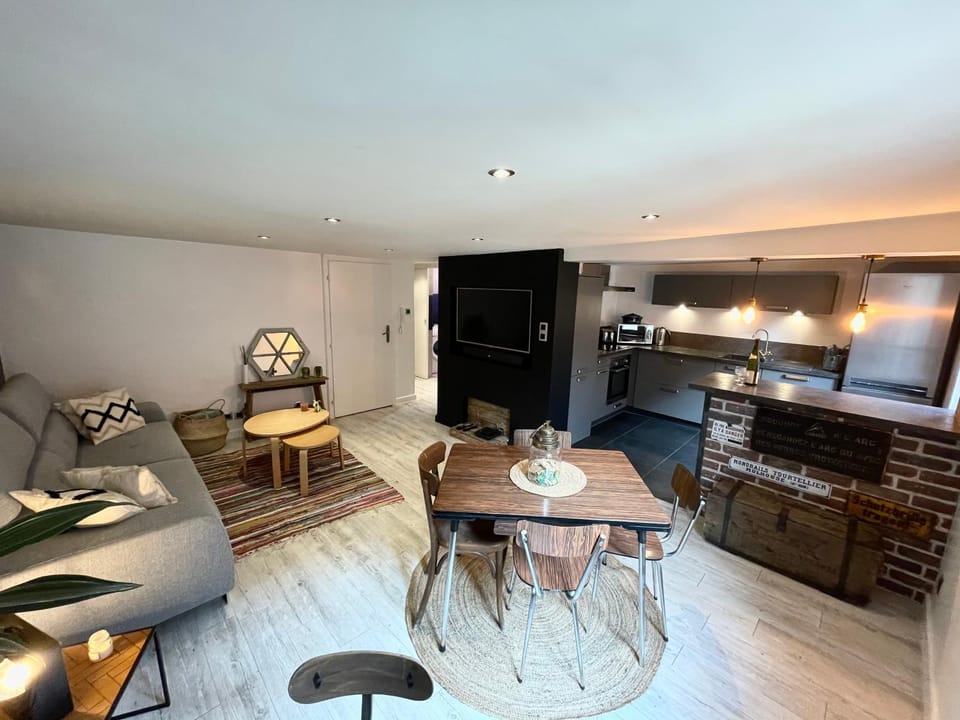 Lounge or bar, Dining area