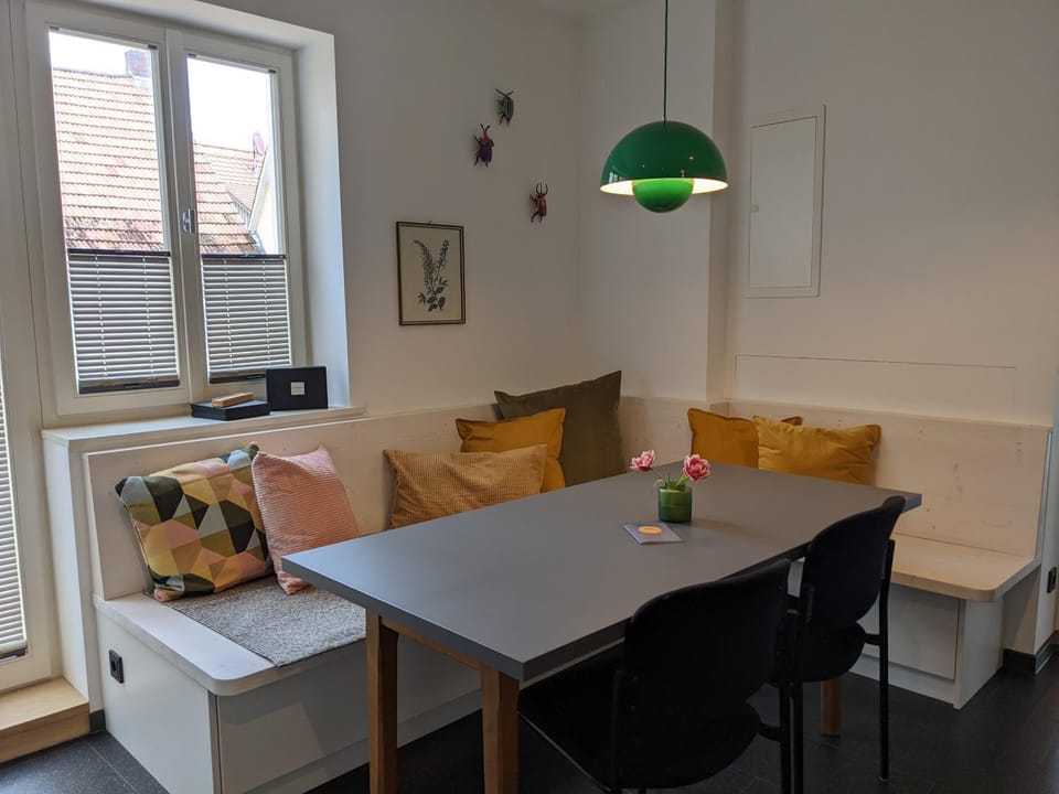 Seating area, Dining area