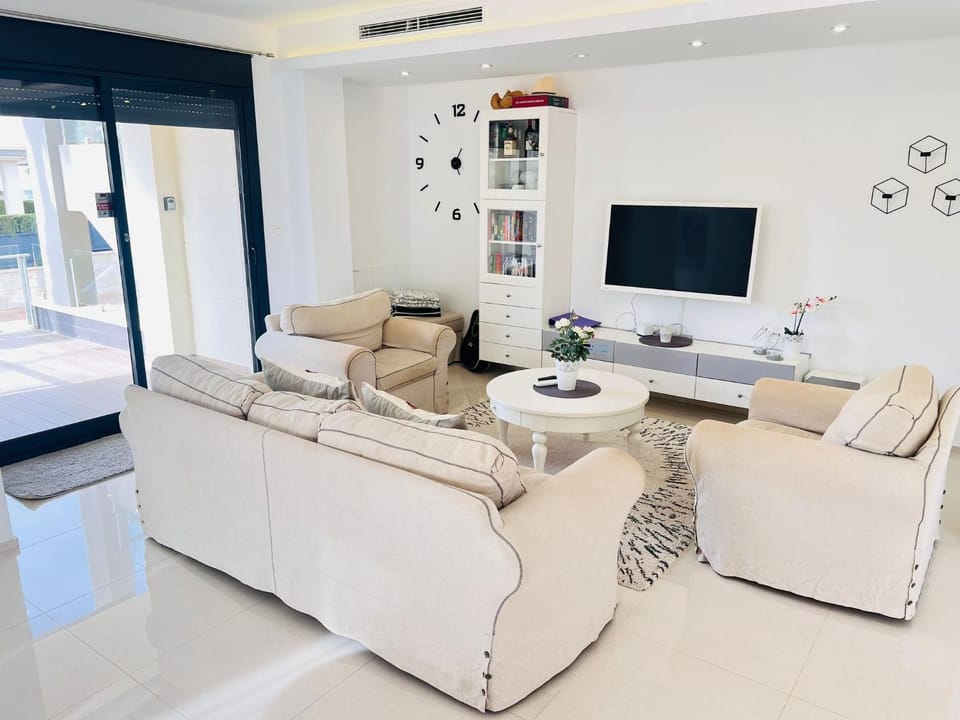 Communal lounge/ TV room, Living room