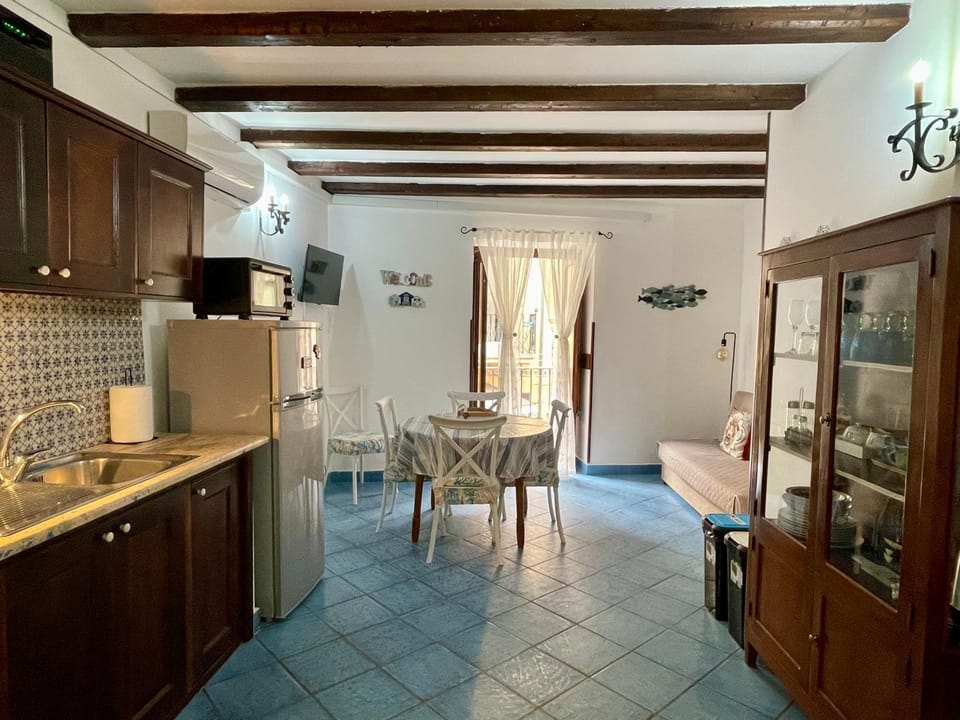 Kitchen or kitchenette, Living room