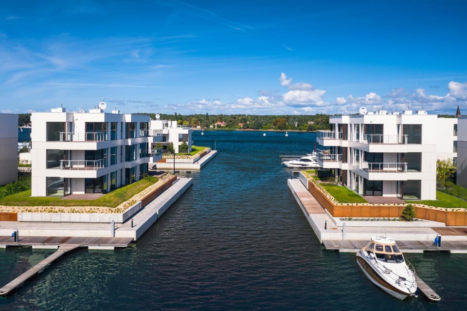Property building, Day, Natural landscape, Activities, Lake view, River view