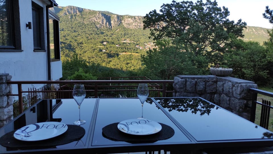 Balcony/Terrace, Mountain view
