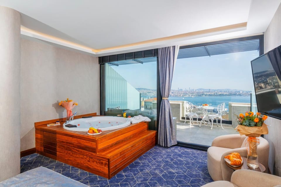View (from property/room), Balcony/Terrace, Seating area, Sea view