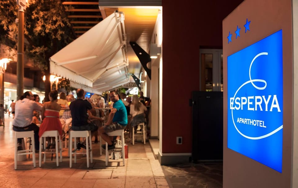 Restaurant/places to eat, Property logo or sign