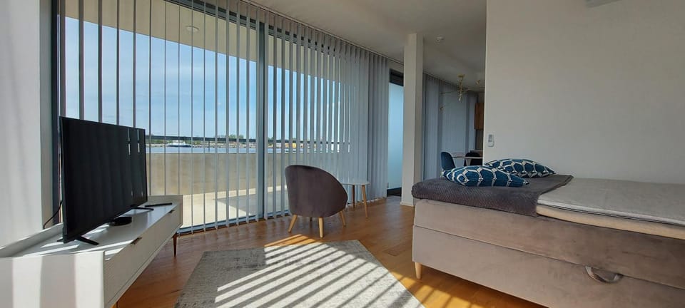 Bed, Seating area, Bedroom