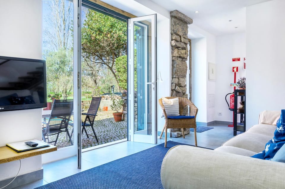 TV and multimedia, Balcony/Terrace, Living room, Seating area, Garden view