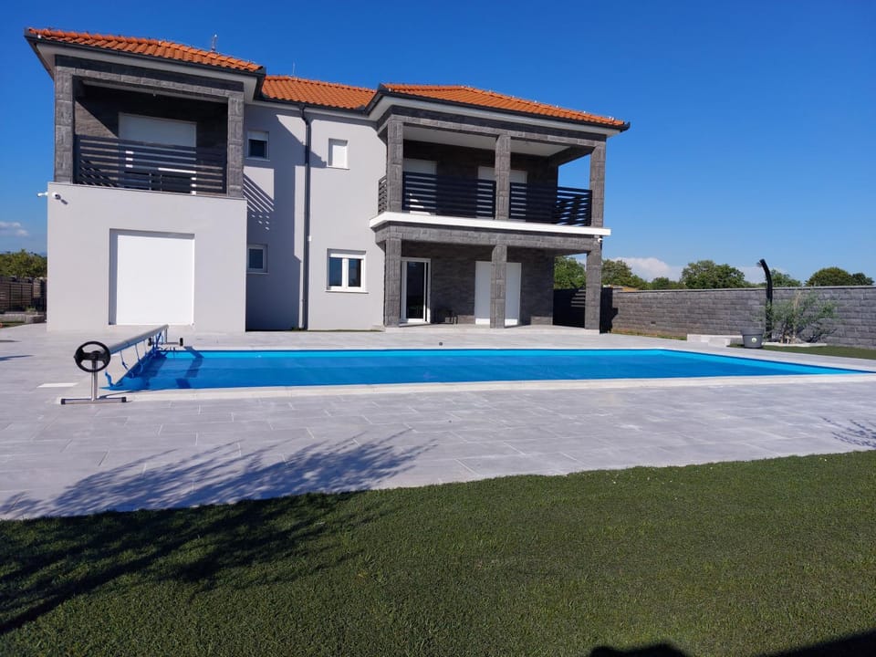 Property building, Swimming pool