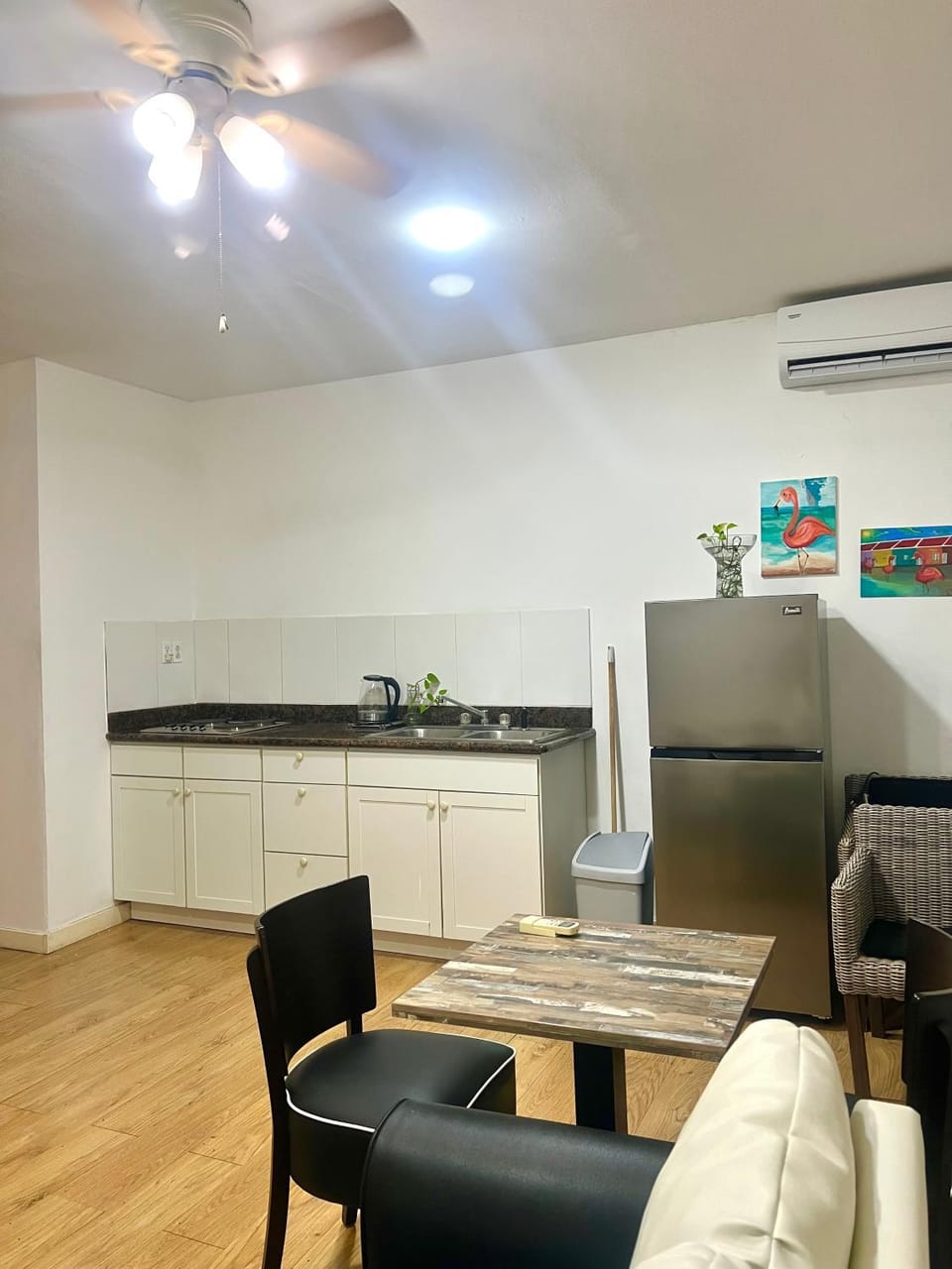 Kitchen or kitchenette, Seating area