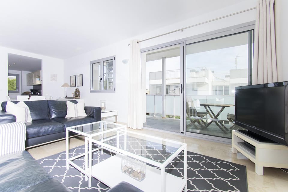 Communal lounge/ TV room, Living room