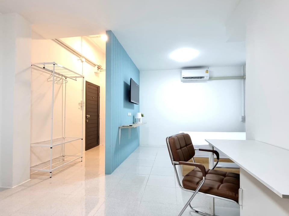 Seating area, Bedroom
