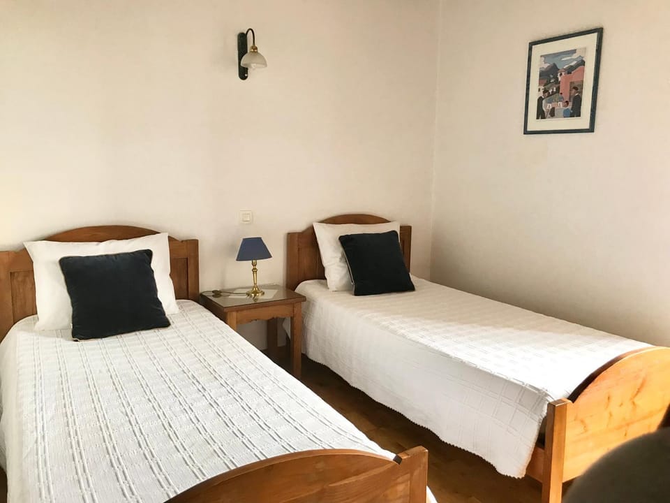 DOMAINE MOURGUY Chambres d'Hôtes chez le vigneron Bed and Breakfast in French Basque Country