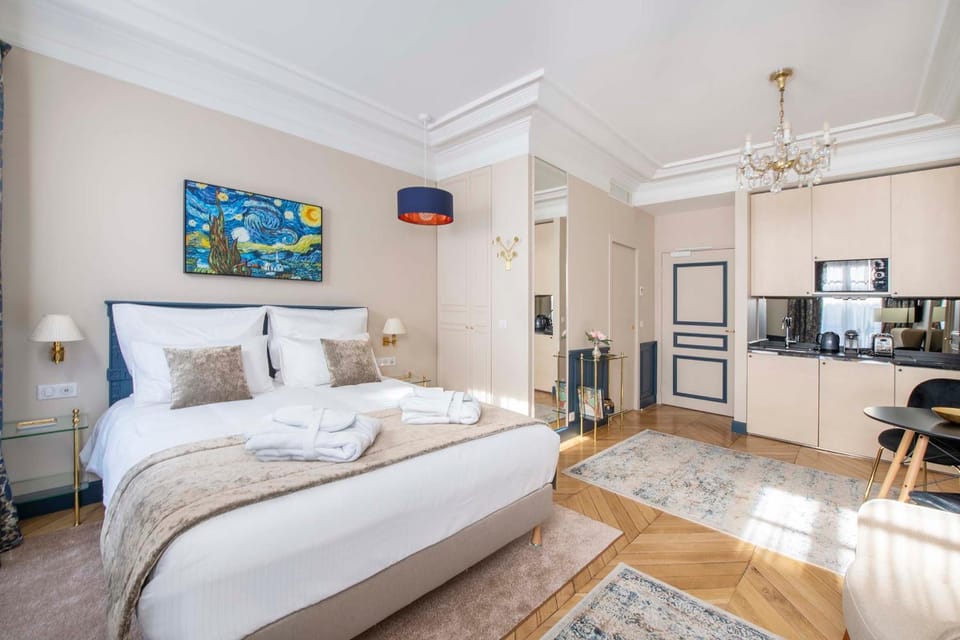 Bed, Kitchen or kitchenette, Photo of the whole room, Bedroom, minibar, air conditioner