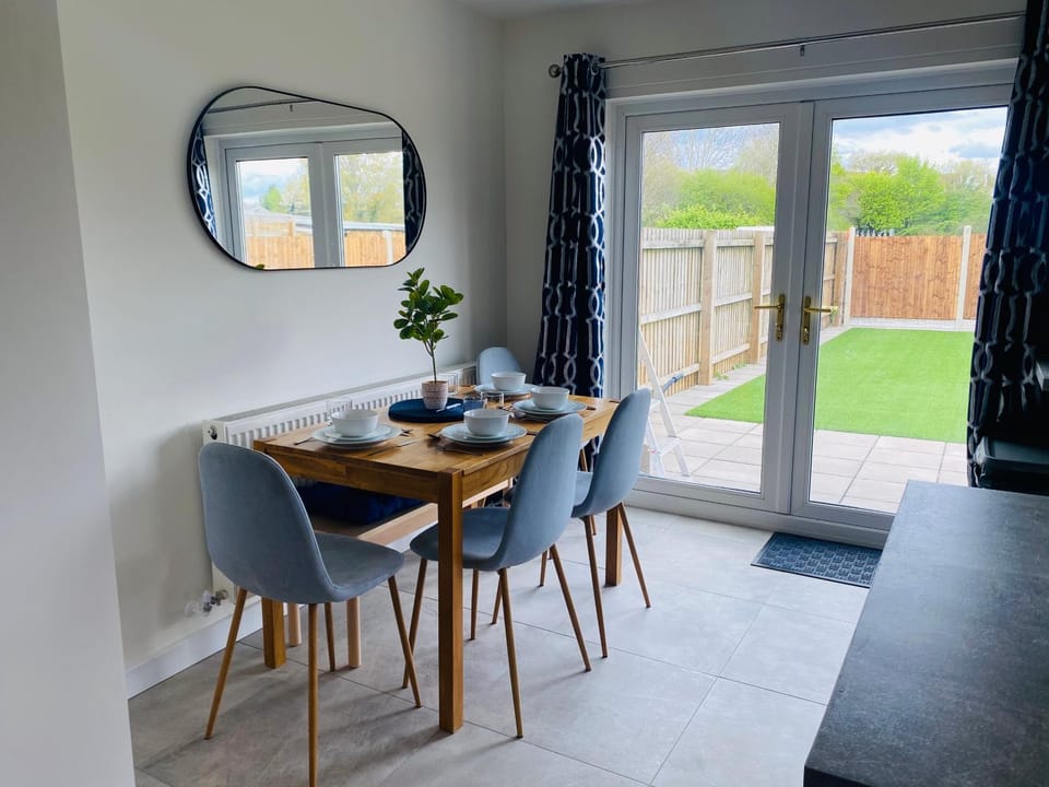 Patio, Dining area