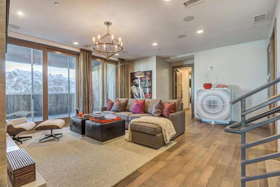 Gorgeous Five Bedroom Penthouse in the Heart of Park City Apartment in Park City