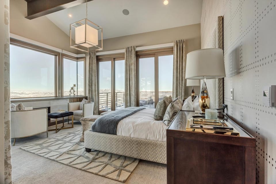 Gorgeous Five Bedroom Penthouse in the Heart of Park City Apartment in Park City