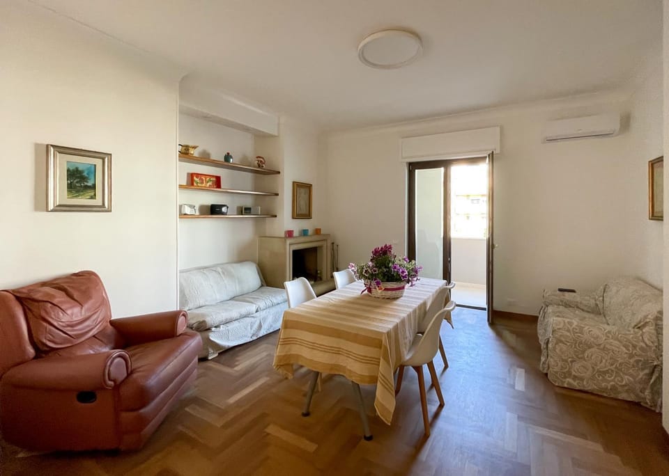 Living room, Seating area, Dining area, air conditioner