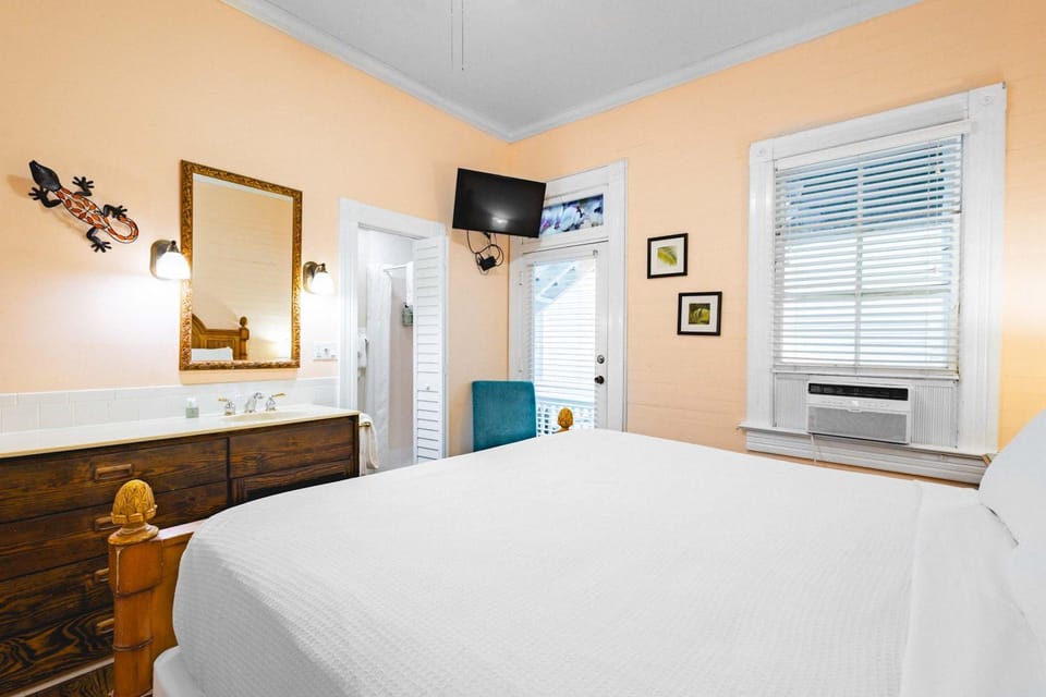Curry House Room 6 Apartment in Key West