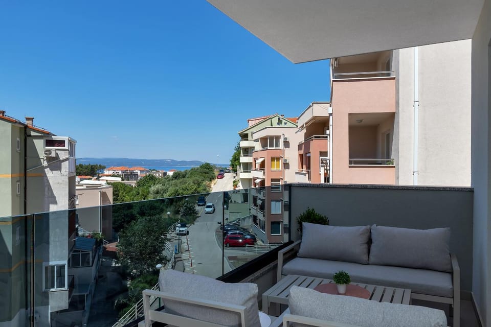 View (from property/room), Balcony/Terrace, City view, Street view, Quiet street view