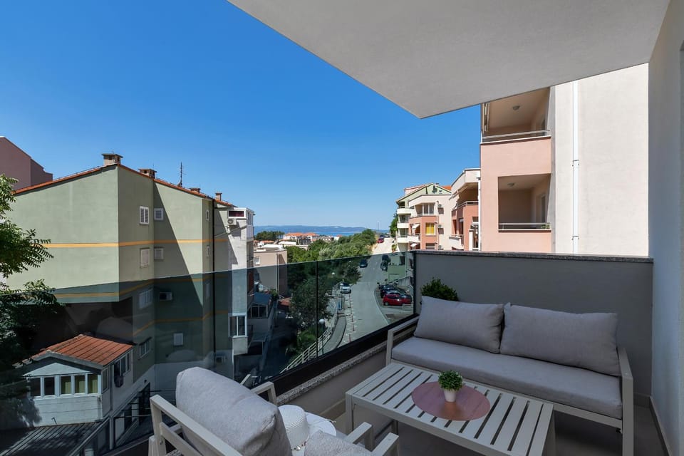 Balcony/Terrace, City view, Sea view, Quiet street view