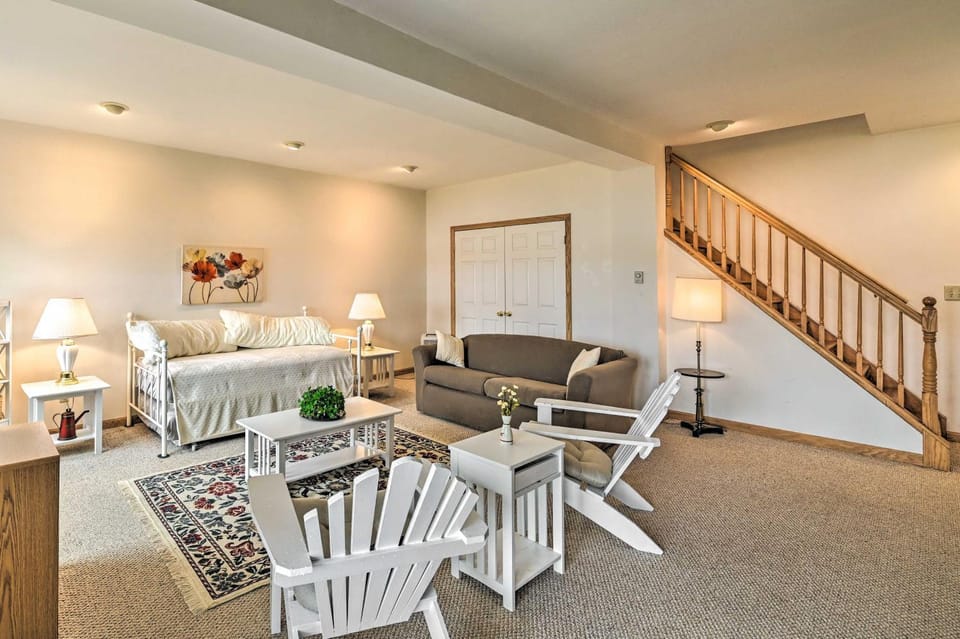 Lakefront Broadalbin Getaway w/ Deck + Kayaks House in Saratoga
