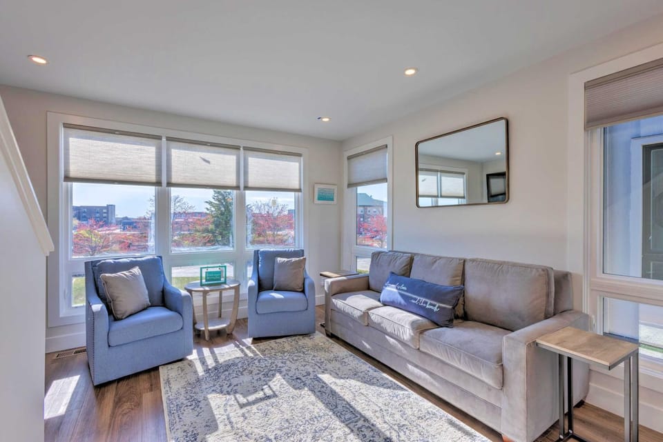 Traverse City Townhome: Walk to Beach! House in Traverse City