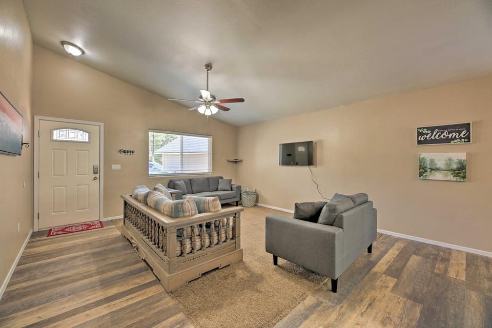 Fenced Yard, Fire Pit: Quiet Show Low Home! House in Show Low
