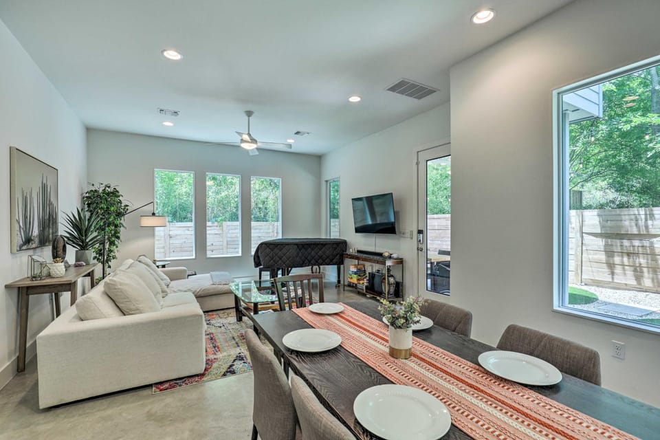 Sunny Austin Abode: Proximity to Parks & Dtwn House in Austin
