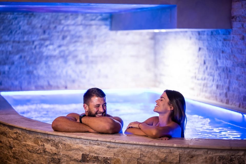 People, Hot Tub, Guests, Pool view, Swimming pool, group of guests