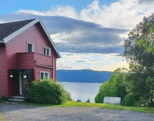 Property building, Spring, Day, Lake view, Mountain view