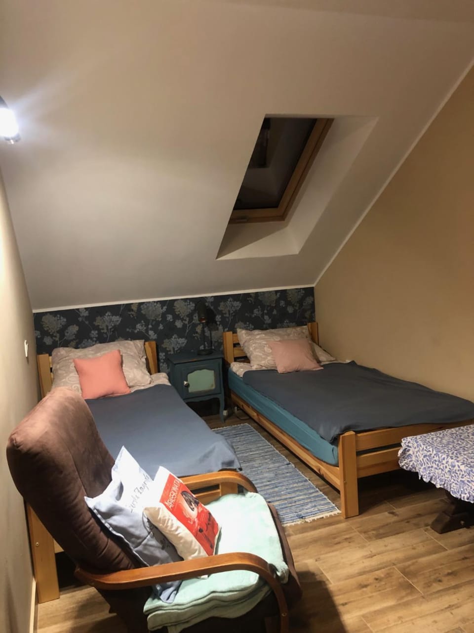 Bed, Photo of the whole room, Bedroom