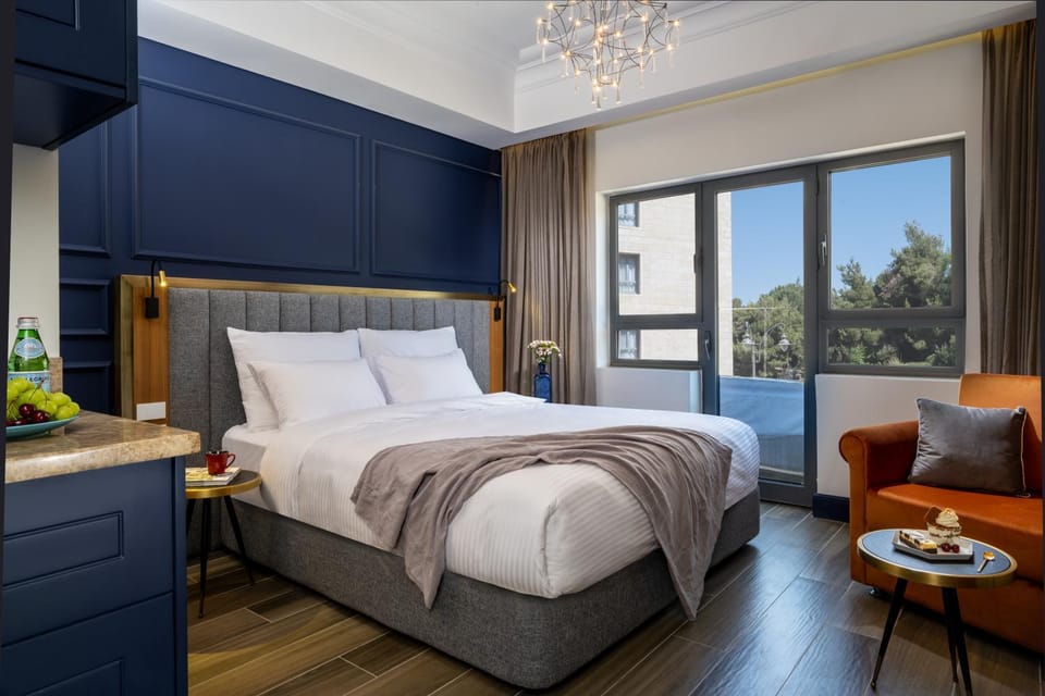 Bed, Photo of the whole room