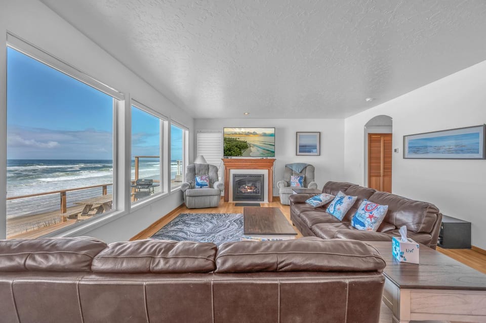 Day, Living room, Seating area, Sea view, fireplace, furniture
