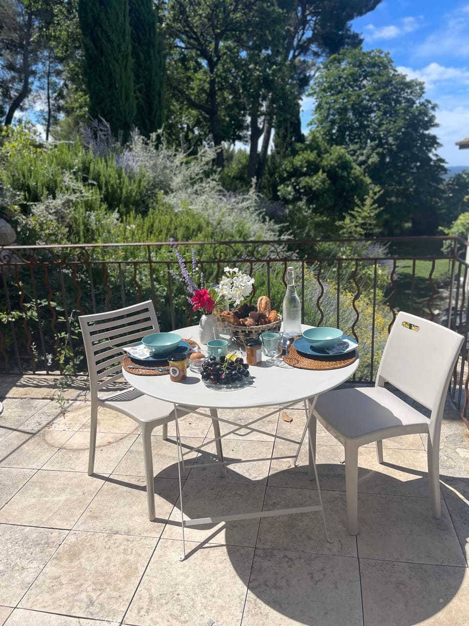 View (from property/room), Balcony/Terrace, Balcony/Terrace, Dining area, Garden view
