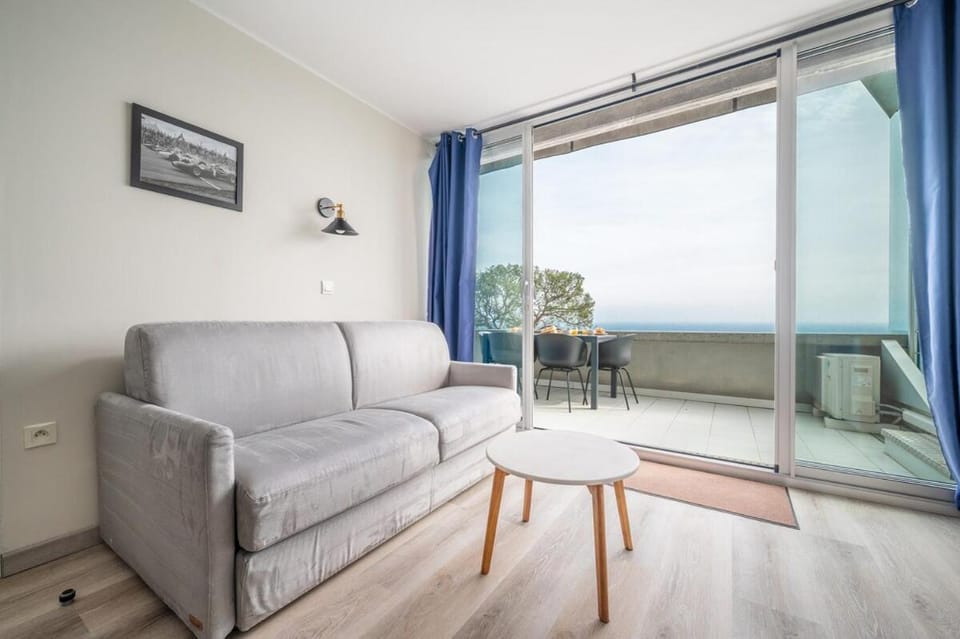 Natural landscape, View (from property/room), Balcony/Terrace, Living room, Seating area, Sea view